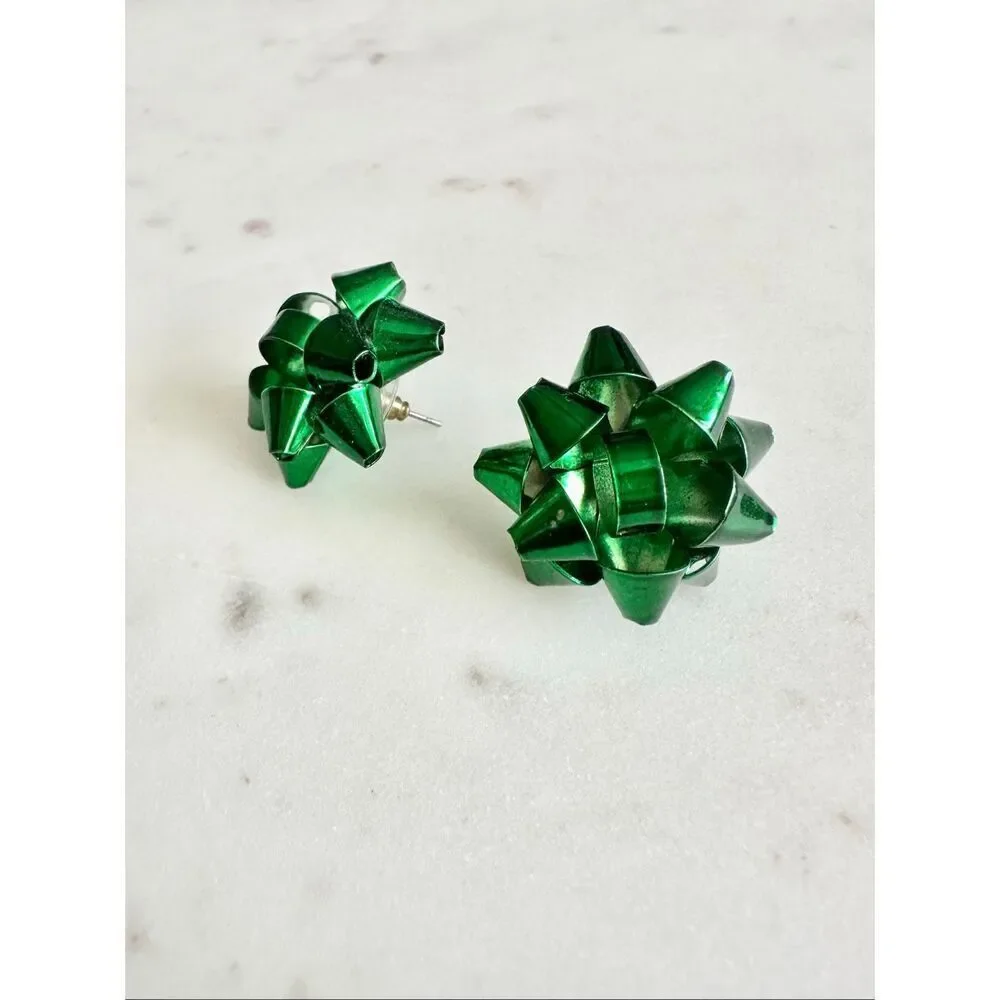Green Christmas bow stud earring